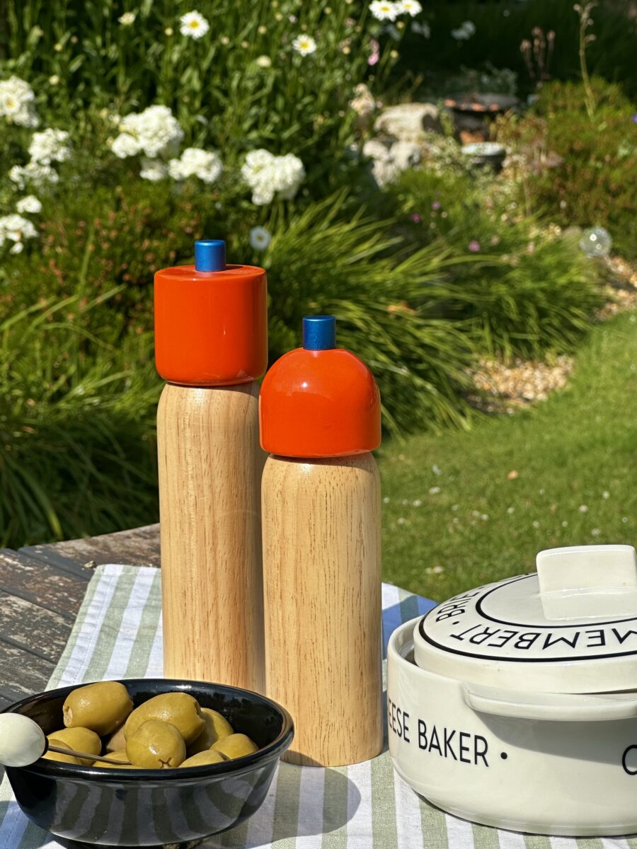 Maegen Medium Salt & Pepper Grinder (Orange/Blue)