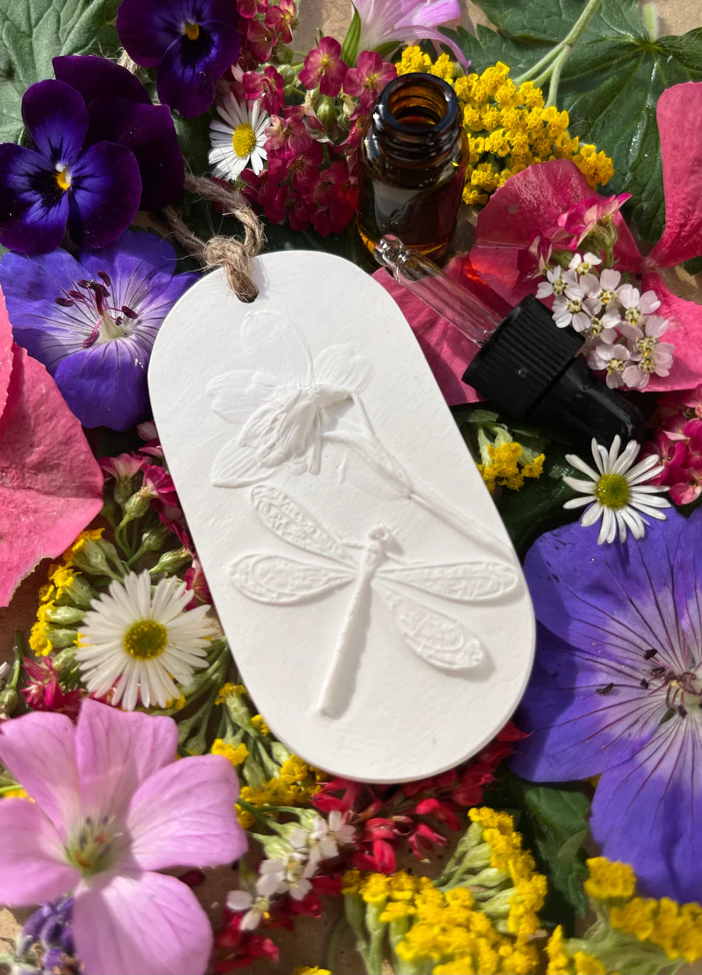 Small Botanical Cast Fragrance Diffuser - Dragonfly & Snowdrop (Peppermint & Eucalyptus)