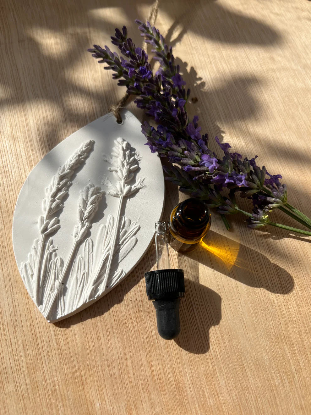 Large Botanical Cast Fragrance Diffuser - English Lavender (Lavender & Chamomile)