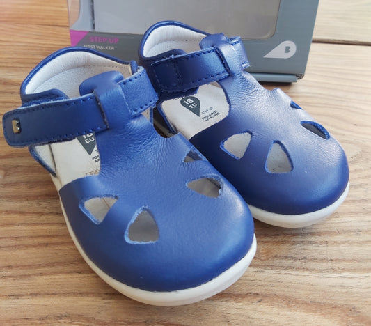 Bobux Toddler ZAP SANDALS (Blueberry) 18 only. Right shoe slightly faded! Ex-display