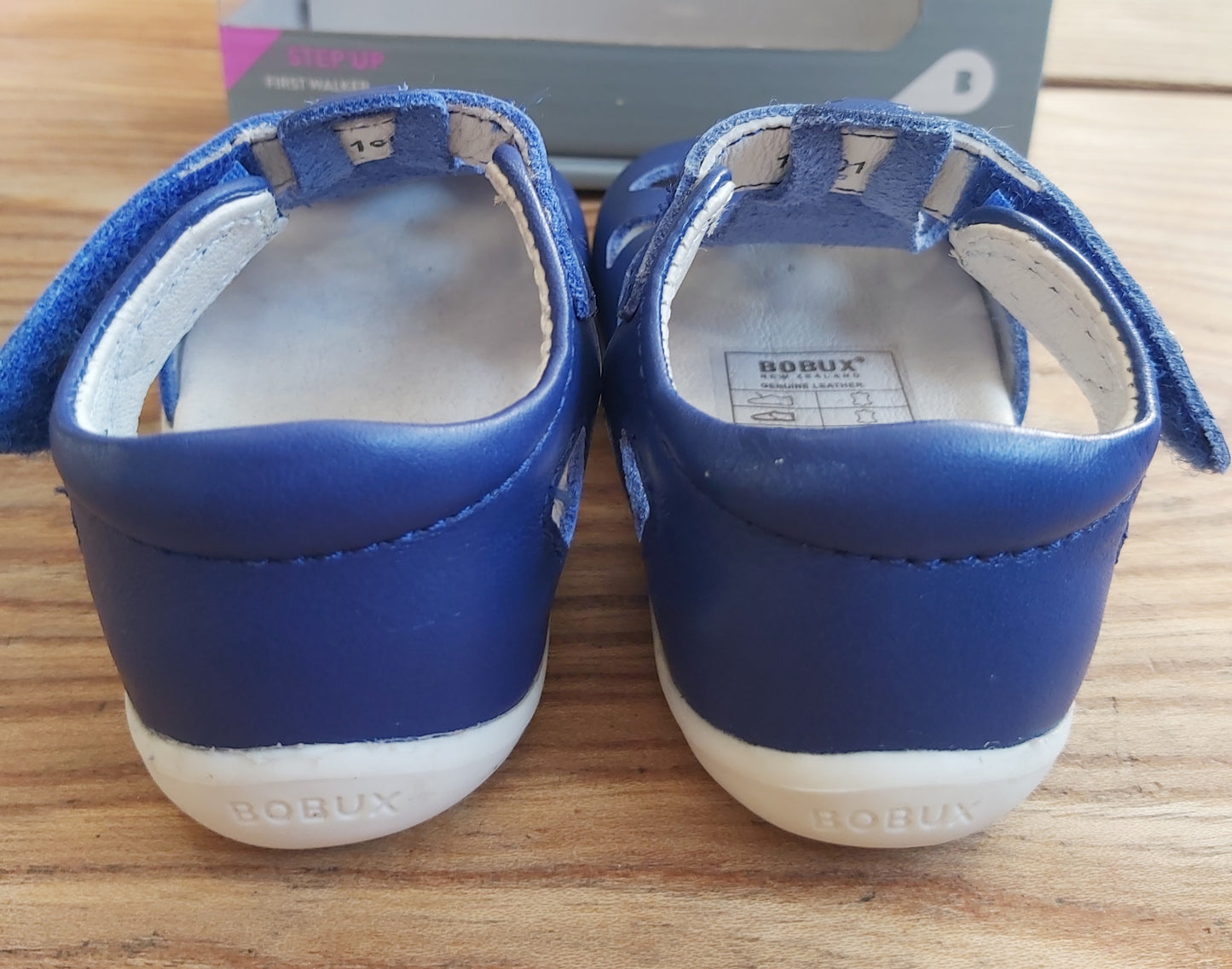 Bobux Toddler ZAP SANDALS (Blueberry) 18 only. Right shoe slightly faded! Ex-display
