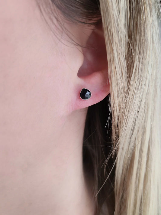 Tear Drop Stone Stud Earrings (Silver/Black Spinel)
